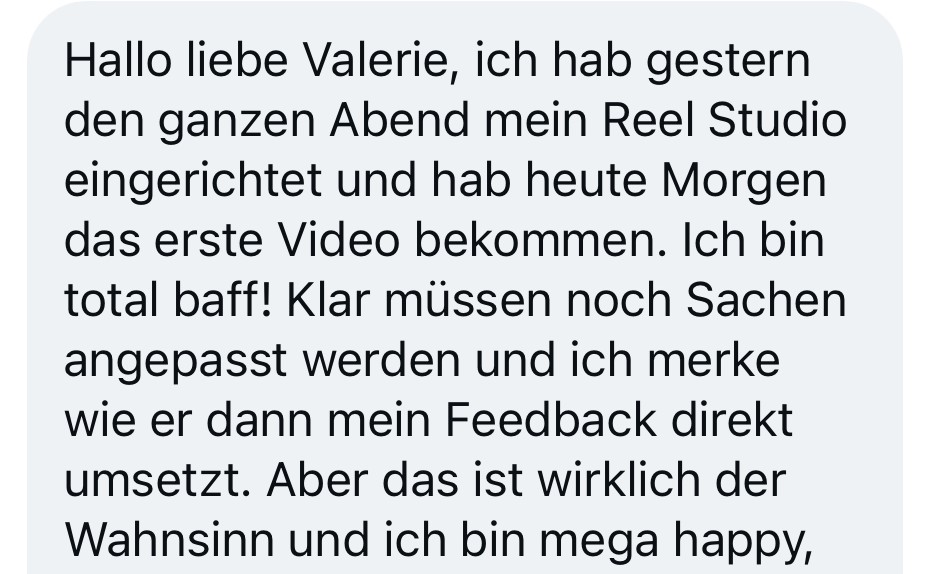 Nachricht einer Kundin: Sie hat am Abend Reel Studio eingerichtet, am Morgen ihr erstes Video bekommen und ist total baff. Claude setzt ihr Feedback direkt um, es ist wirklich der Wahnsinn.